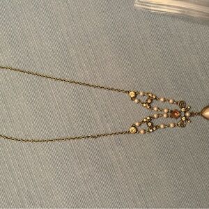 Elegant Gold and Pearl Necklace